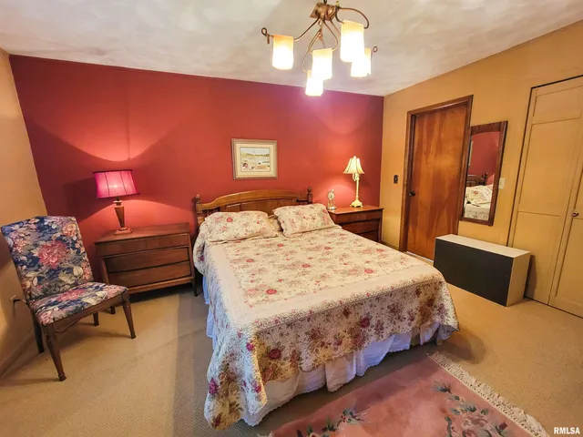 $150,000 | 325 South 5th Street Southwest, Clay City, IL 62824