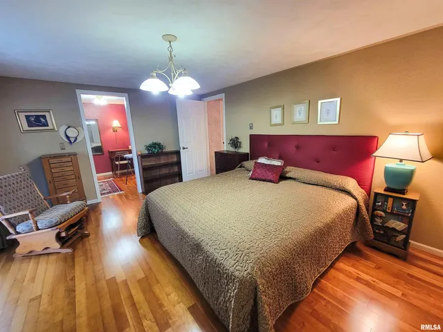 $150,000 | 325 South 5th Street Southwest, Clay City, IL 62824