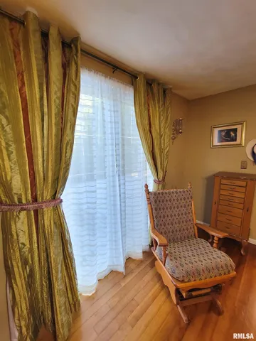 $150,000 | 325 South 5th Street Southwest, Clay City, IL 62824