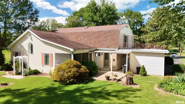 $150,000 | 325 South 5th Street Southwest, Clay City, IL 62824