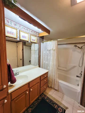 $150,000 | 325 South 5th Street Southwest, Clay City, IL 62824