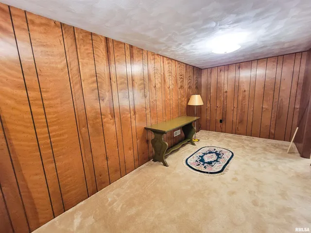 $150,000 | 325 South 5th Street Southwest, Clay City, IL 62824