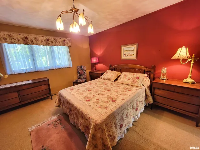 $150,000 | 325 South 5th Street Southwest, Clay City, IL 62824