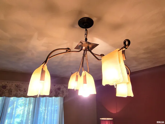 $150,000 | 325 South 5th Street Southwest, Clay City, IL 62824