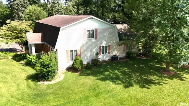 $150,000 | 325 South 5th Street Southwest, Clay City, IL 62824
