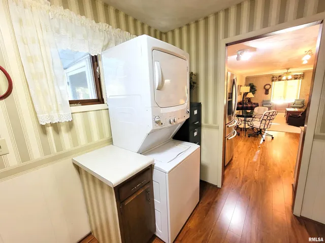 $150,000 | 325 South 5th Street Southwest, Clay City, IL 62824