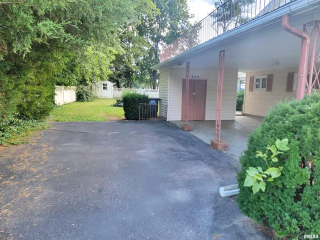 $150,000 | 325 South 5th Street Southwest, Clay City, IL 62824