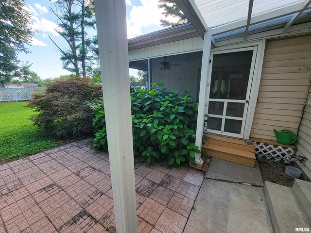 $150,000 | 325 South 5th Street Southwest, Clay City, IL 62824