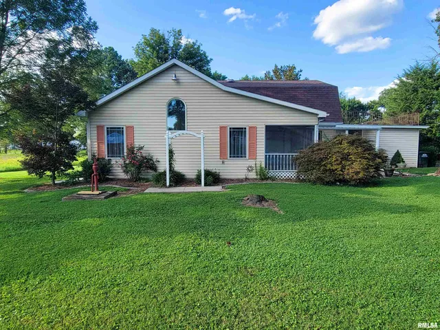 $150,000 | 325 South 5th Street Southwest, Clay City, IL 62824