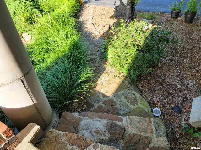 $150,000 | 325 South 5th Street Southwest, Clay City, IL 62824