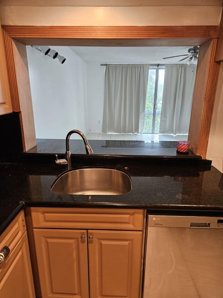 a close view of sink and tap