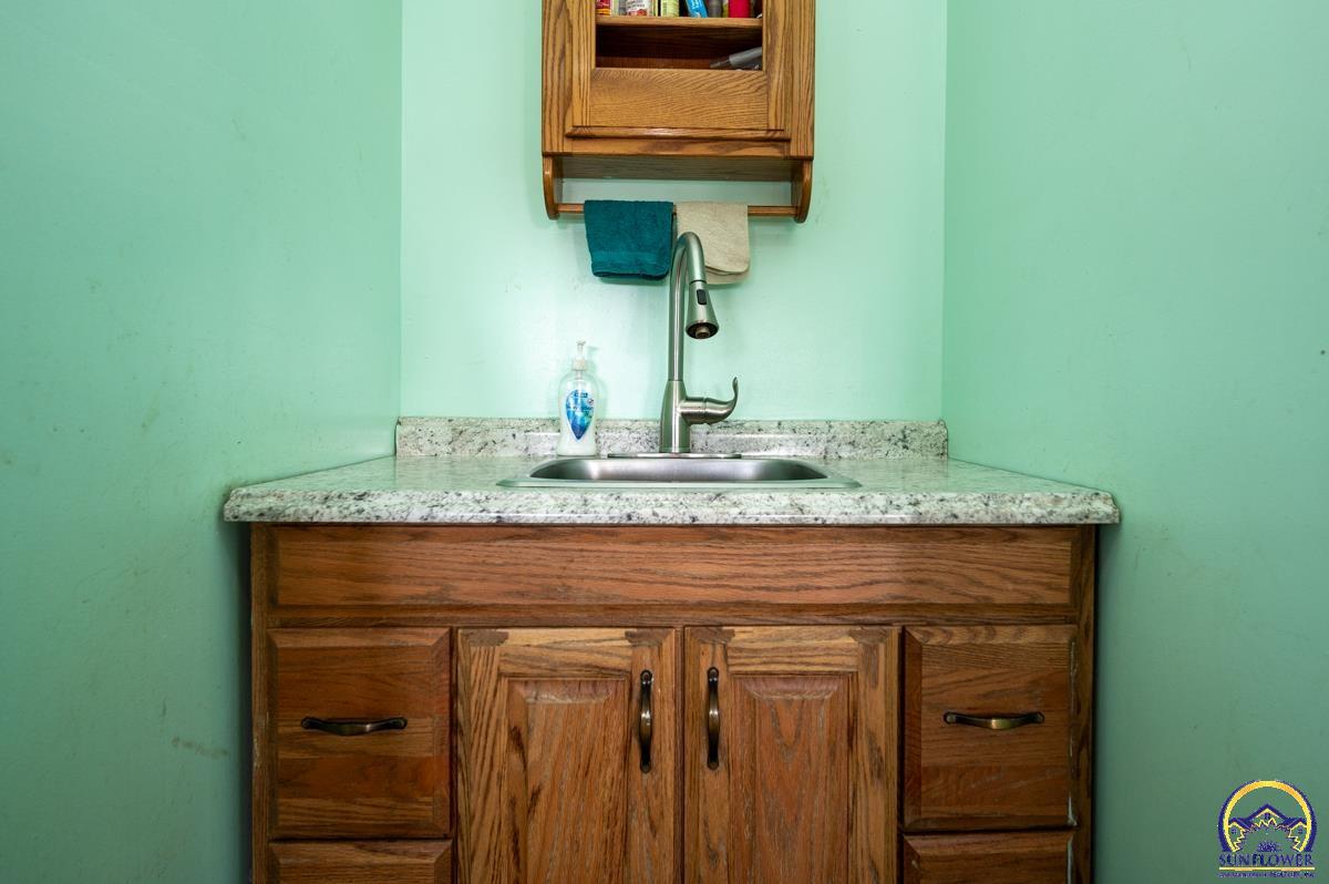 20031 South Berryton Road Lyndon, KS 66451 - Photo 12 of 98