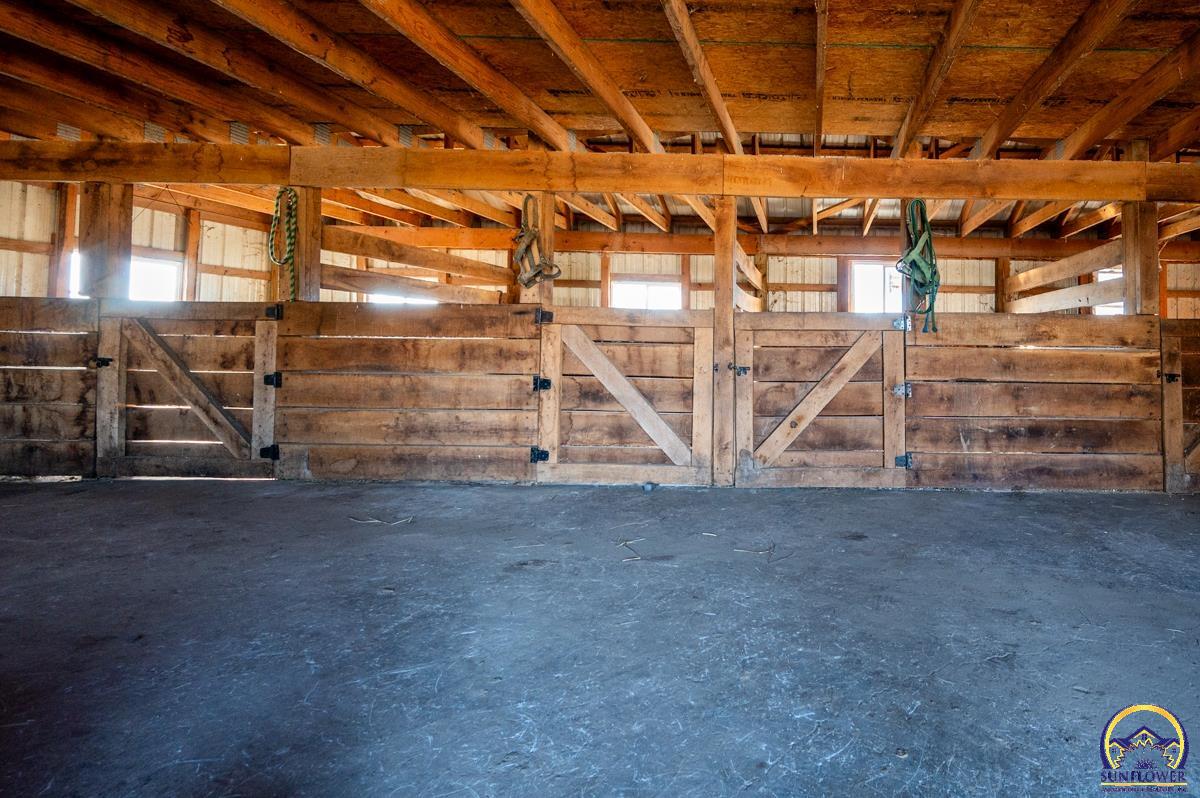 20031 South Berryton Road Lyndon, KS 66451 - Photo 20 of 98