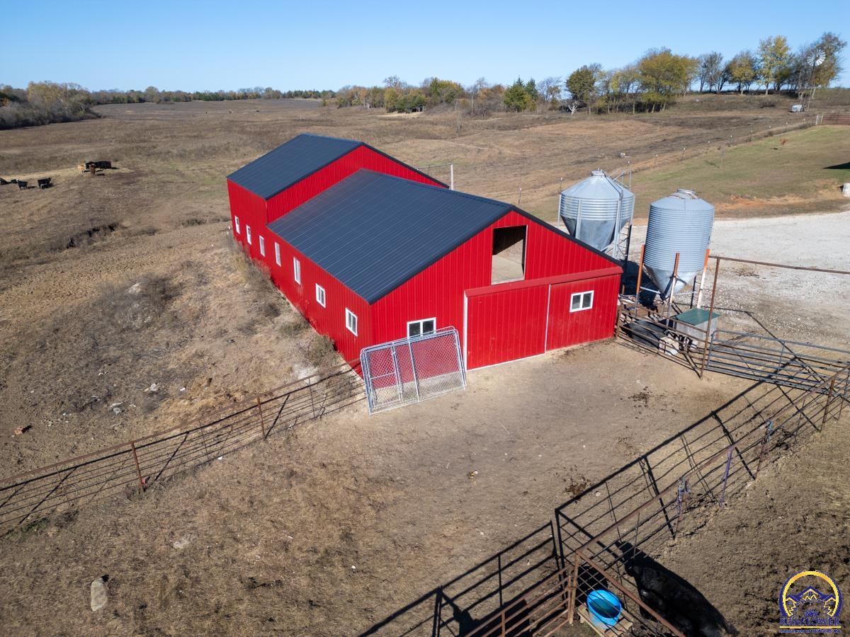 20031 South Berryton Road Lyndon, KS 66451 - Photo 5 of 98