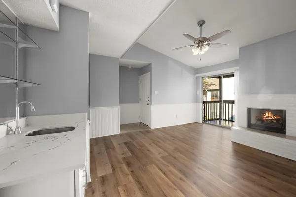 $975 | 9009 Richmond Avenue, Unit 111, Houston, TX 77063