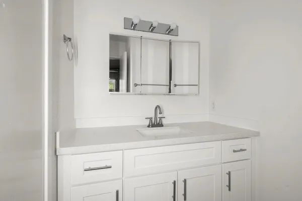 $975 | 9009 Richmond Avenue, Unit 111, Houston, TX 77063