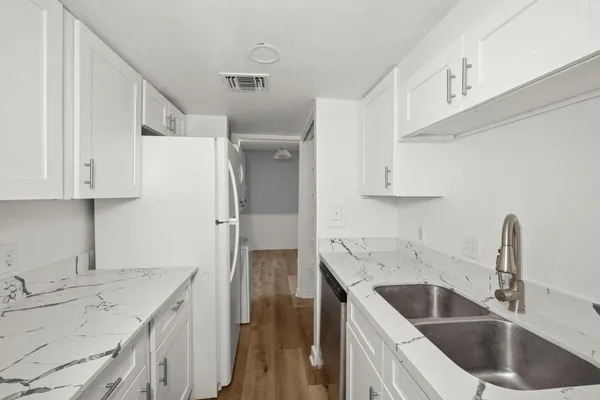 $975 | 9009 Richmond Avenue, Unit 111, Houston, TX 77063