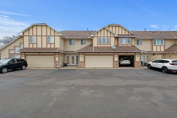 $269,500 | 4013 Meadowlark Curve, Eagan, MN 55122