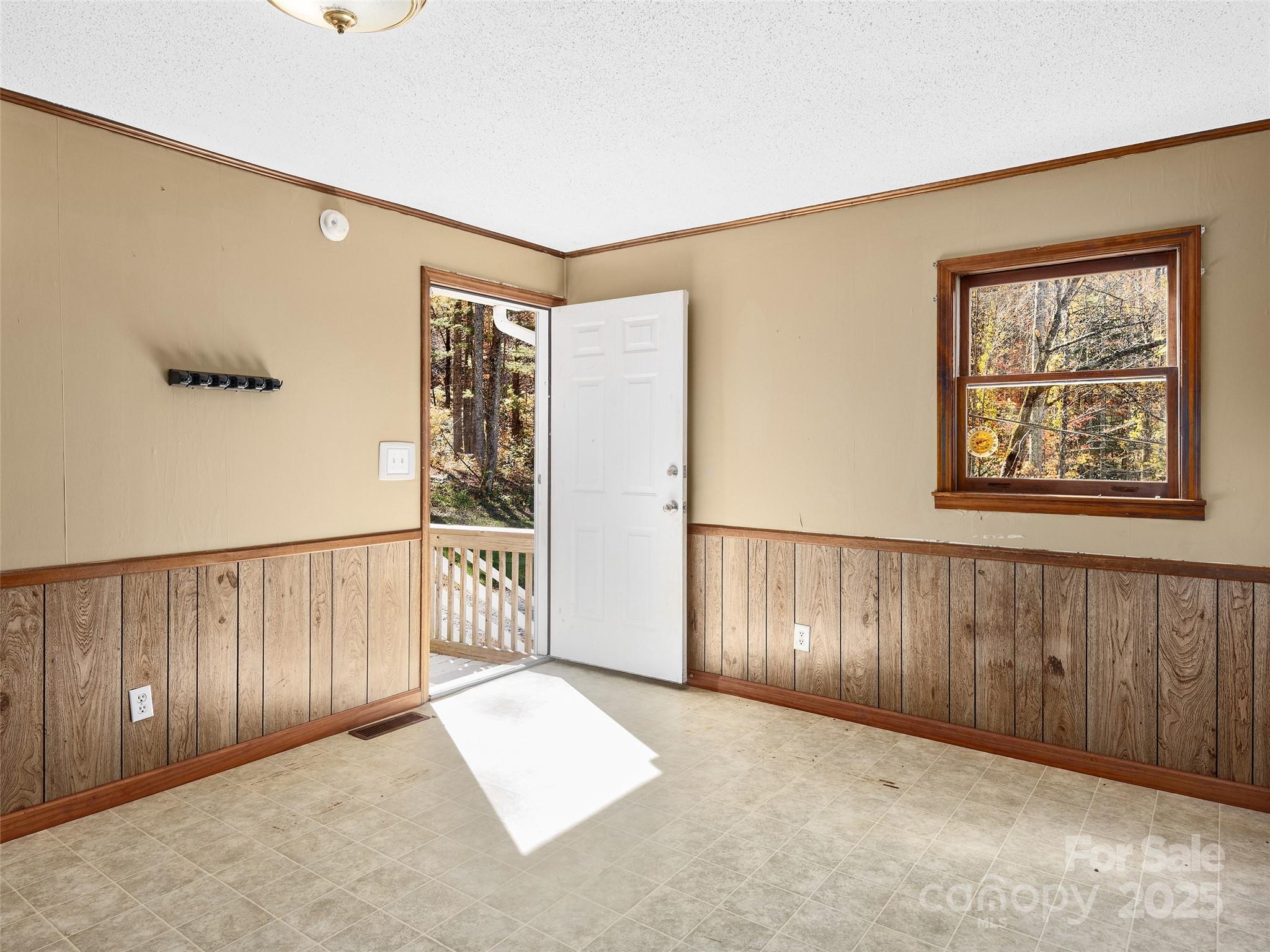 54 Sam King Road Hendersonville, NC 28739 - Photo 5 of 27 Gallery Image 5