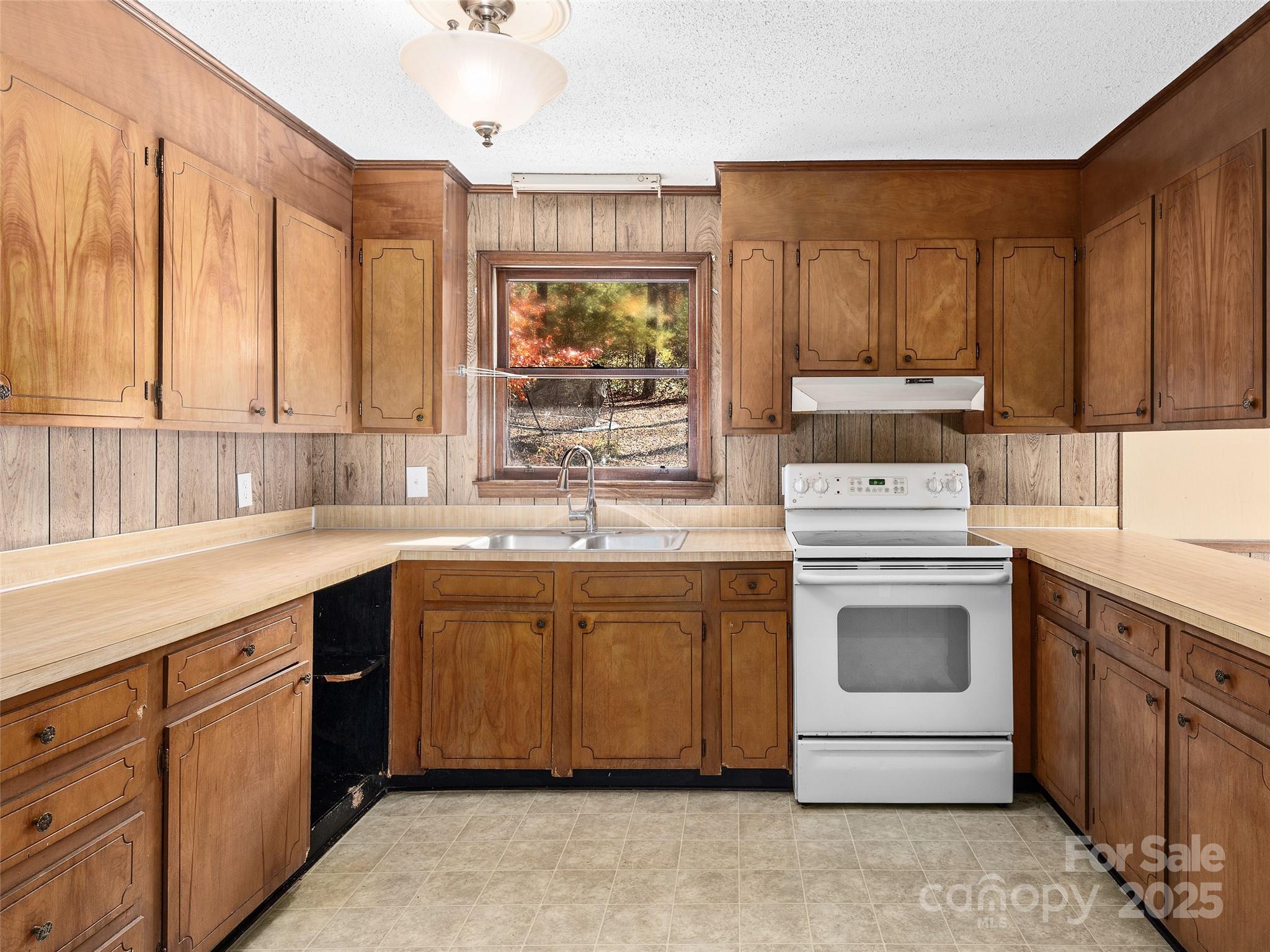 54 Sam King Road Hendersonville, NC 28739 - Photo 7 of 27 Gallery Image 7