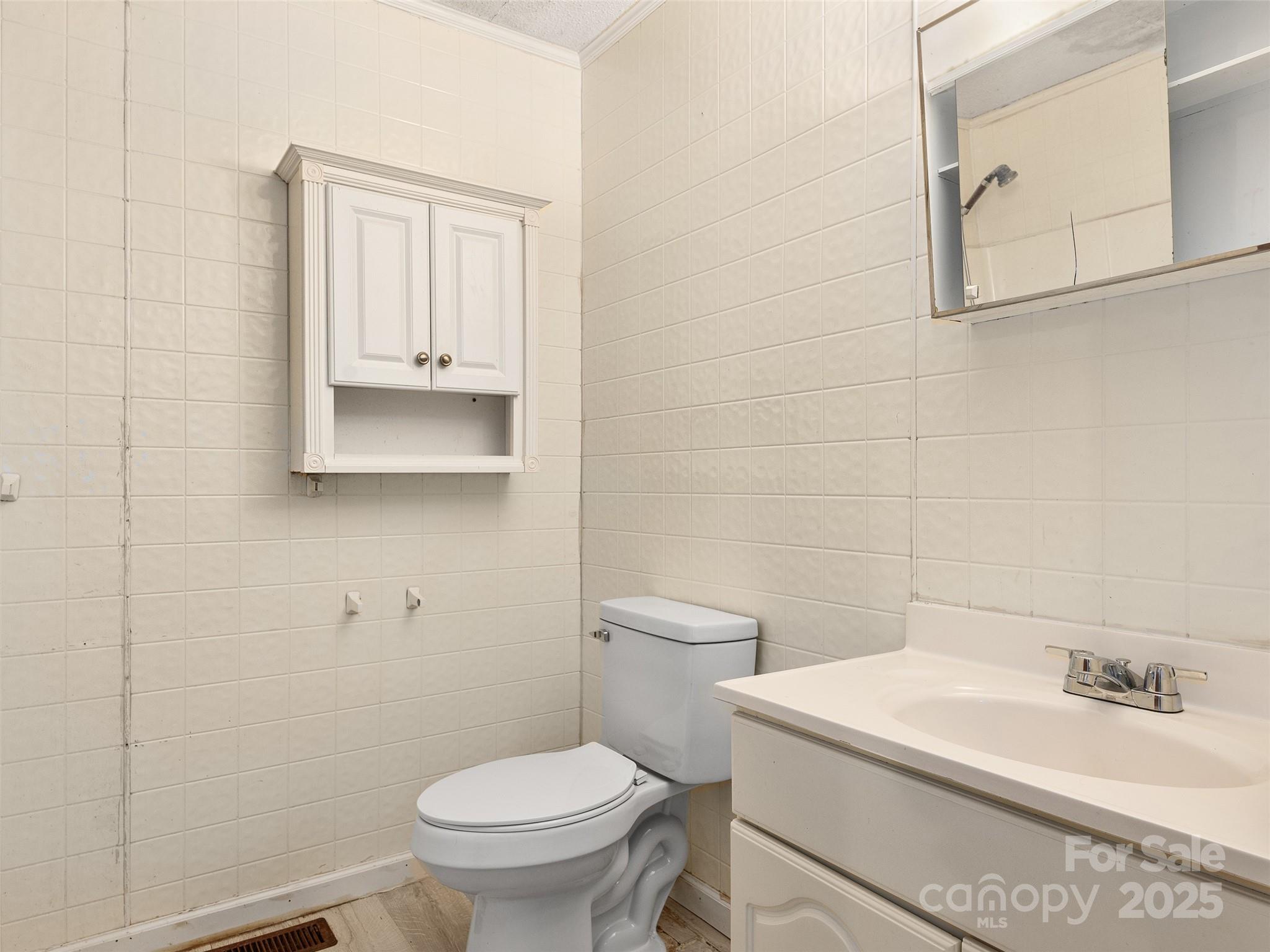 54 Sam King Road Hendersonville, NC 28739 - Photo 9 of 27 Gallery Image 9