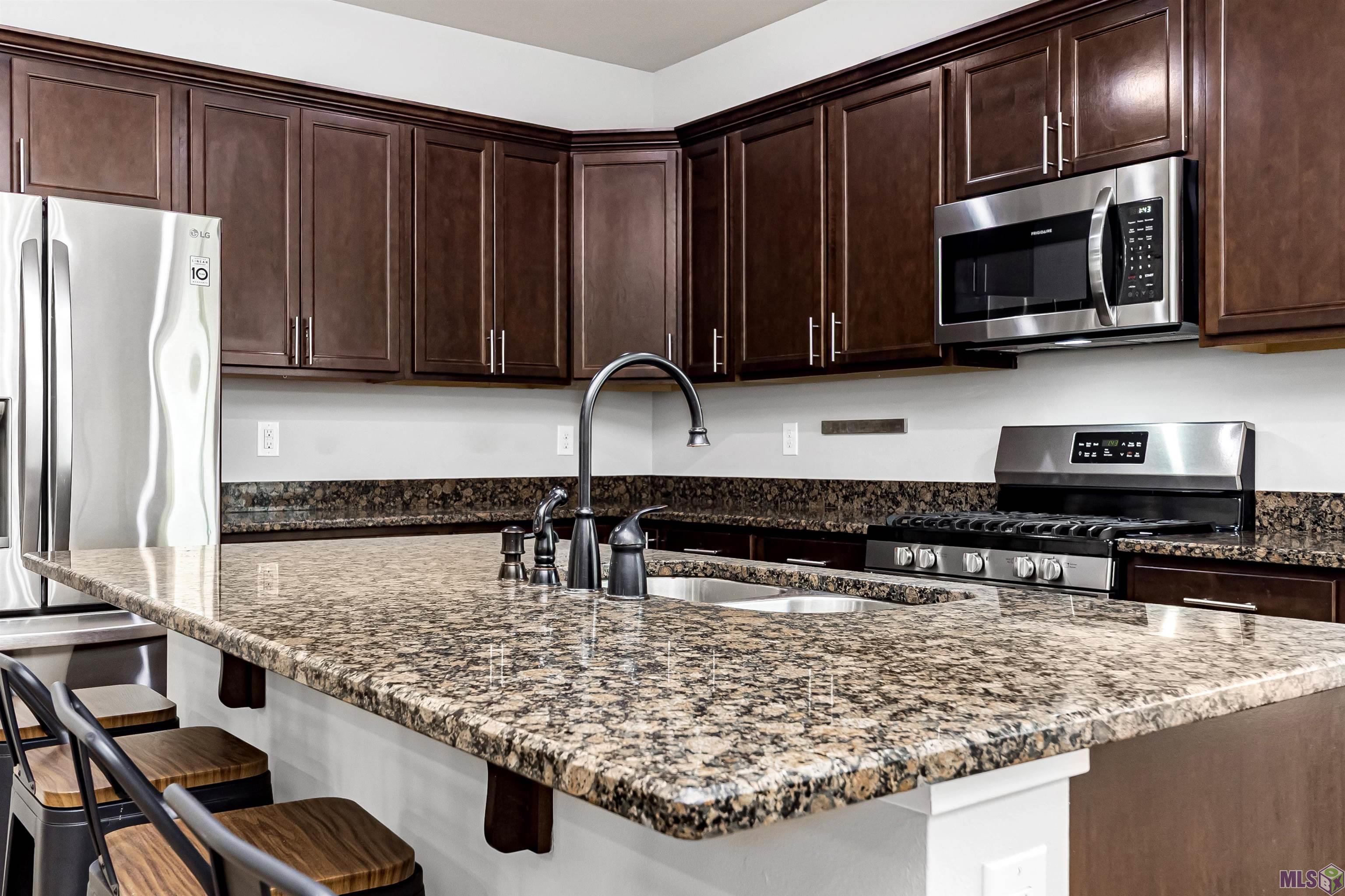932 Shadow Bluff Drive Baton Rouge, LA 70820 - Photo 7 of 13 Gallery Image 7