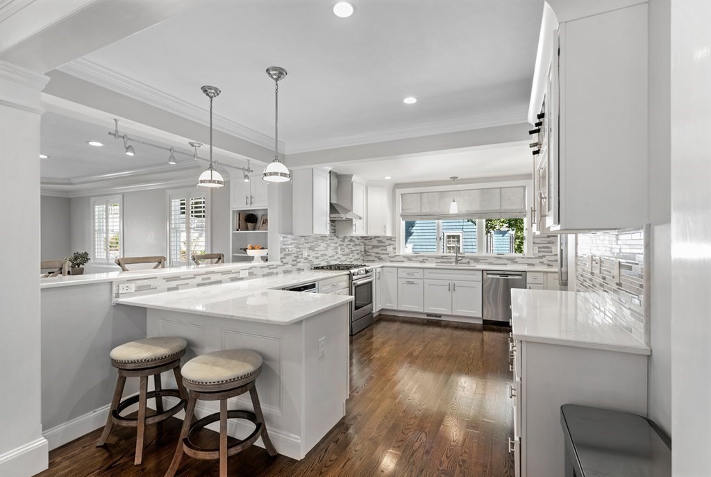 8 Partridge Road Wellesley, MA 02481 - Photo 3 of 30