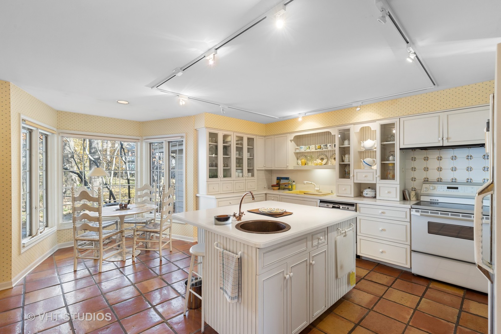 178 Maplewood Road Riverside, IL 60546 - Photo 13 of 37