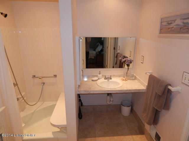 1564 Knight Road Louisville, KY 40216 - Photo 23 of 48 DSCN1073