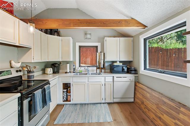 49 Delaware Road Manitou Springs, CO 80829 - Photo 19 of 43