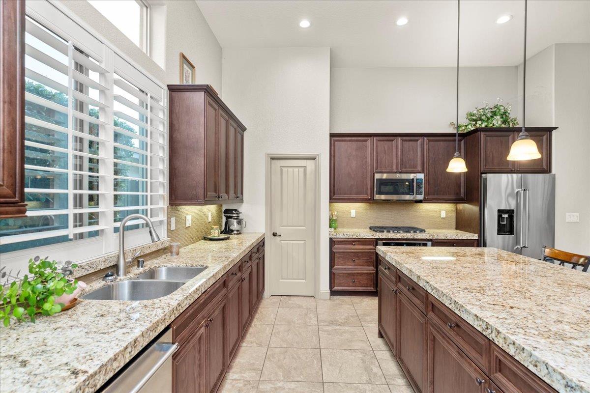 921 Hackberry Avenue Modesto, CA 95350 - Photo 15 of 34