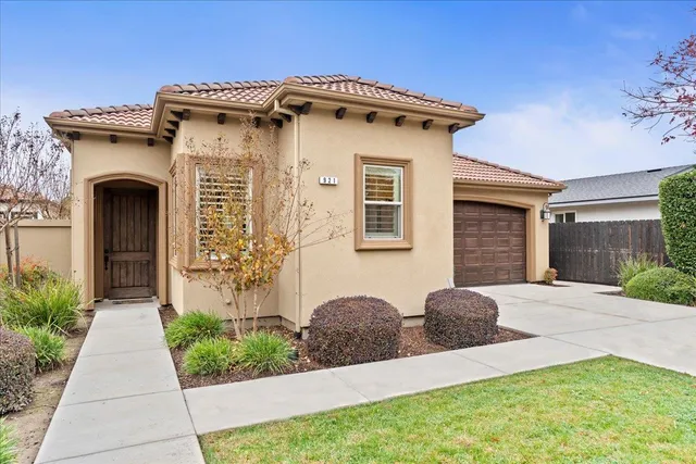 $849,000 | 921 Hackberry Avenue, Modesto, CA 95350