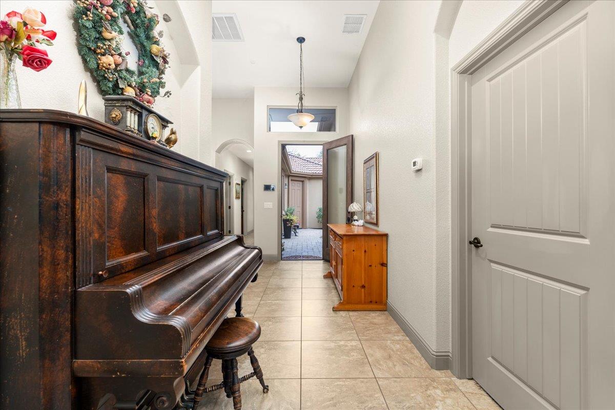 921 Hackberry Avenue Modesto, CA 95350 - Photo 7 of 34