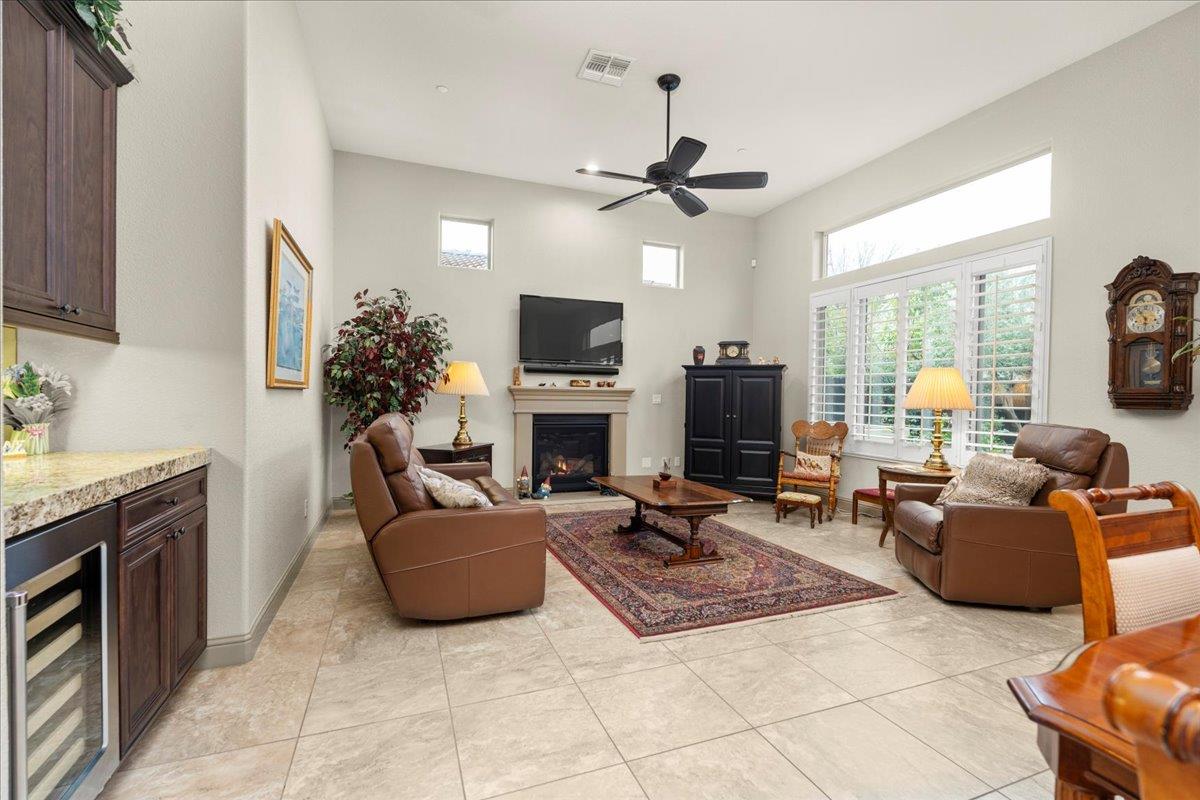 921 Hackberry Avenue Modesto, CA 95350 - Photo 9 of 34