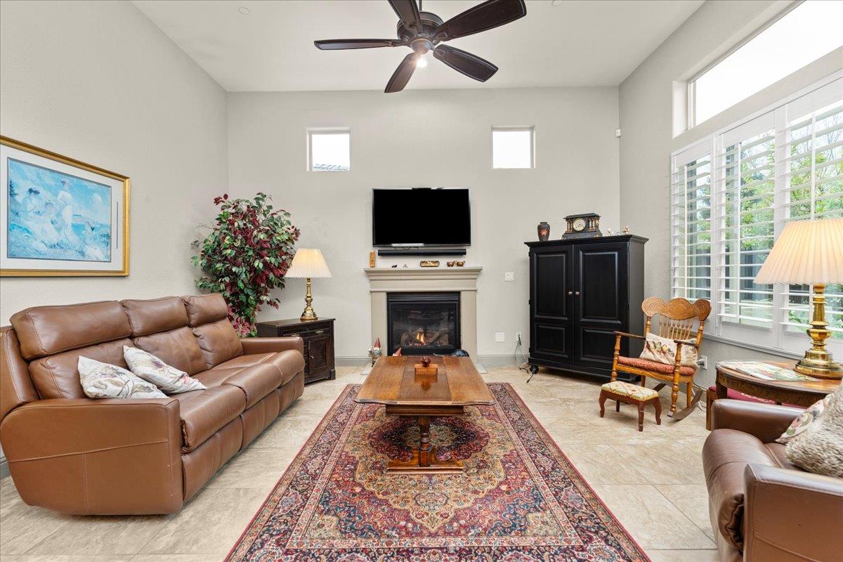 921 Hackberry Avenue Modesto, CA 95350 - Photo 10 of 34