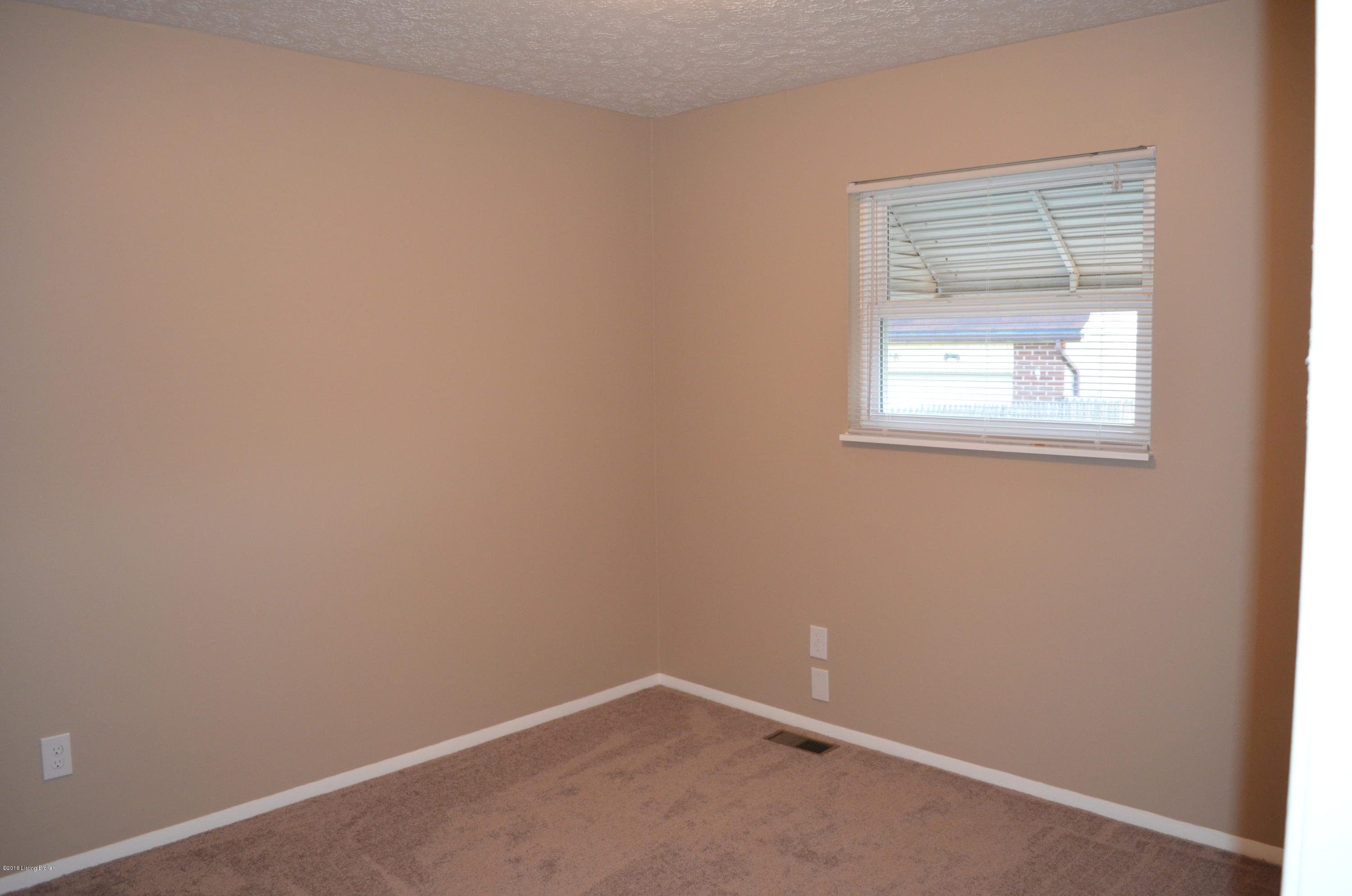 565 Blossom Road Hillview, KY 40229 - Photo 14 of 19 DSC_0226