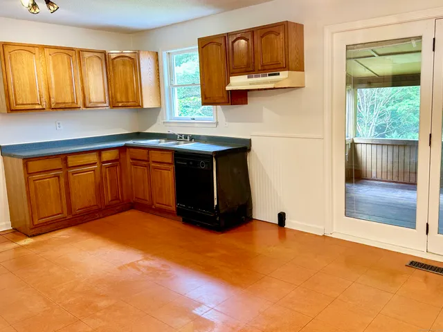 $290,000 | 242 Herrick Road, Brooklyn, CT 06234