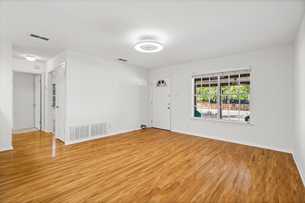 7707 Watson Street Austin, TX 78757 - Photo 4 of 27