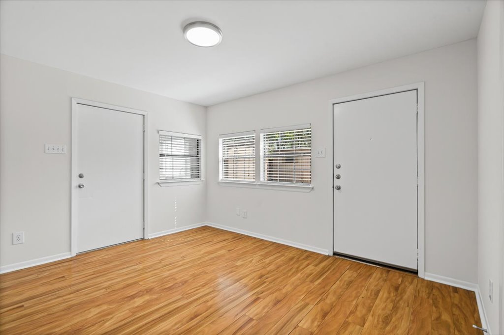 7707 Watson Street Austin, TX 78757 - Photo 10 of 27