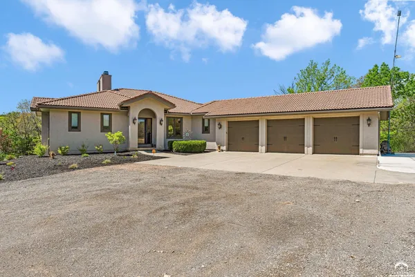 $985,000 | 899 North 1928th Road, Lecompton, KS 66050