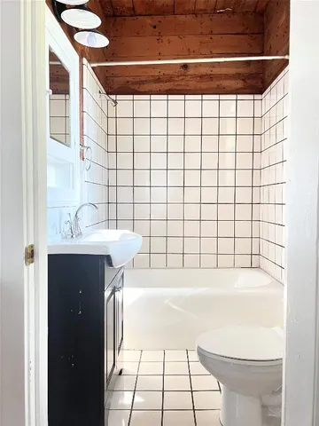 $950 | 703 West 11th Street, Unit 6, Austin, TX 78701