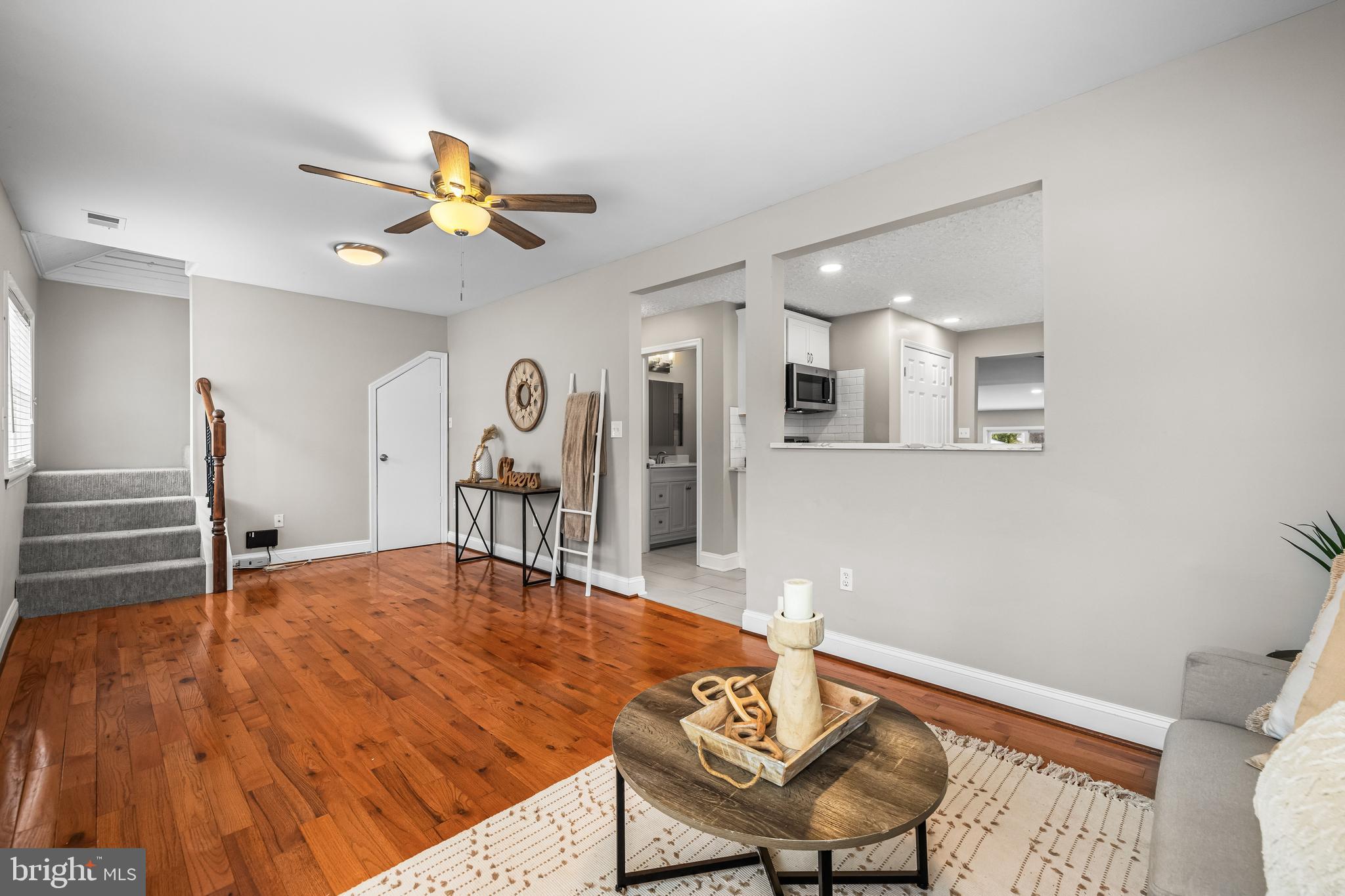 904 Oakleigh Beach Road Baltimore, MD 21222 - Photo 5 of 29 Living Room