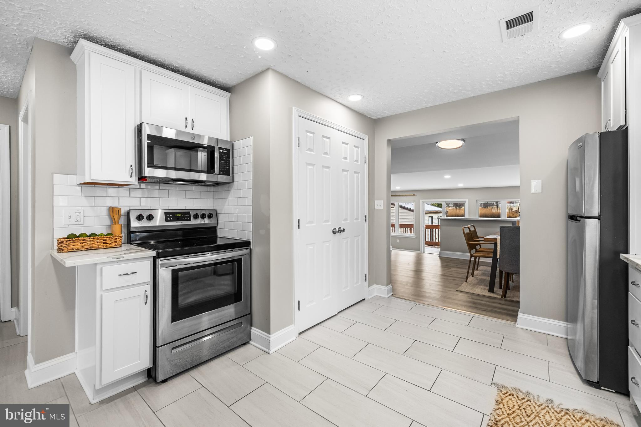 904 Oakleigh Beach Road Baltimore, MD 21222 - Photo 8 of 29 Kitchen