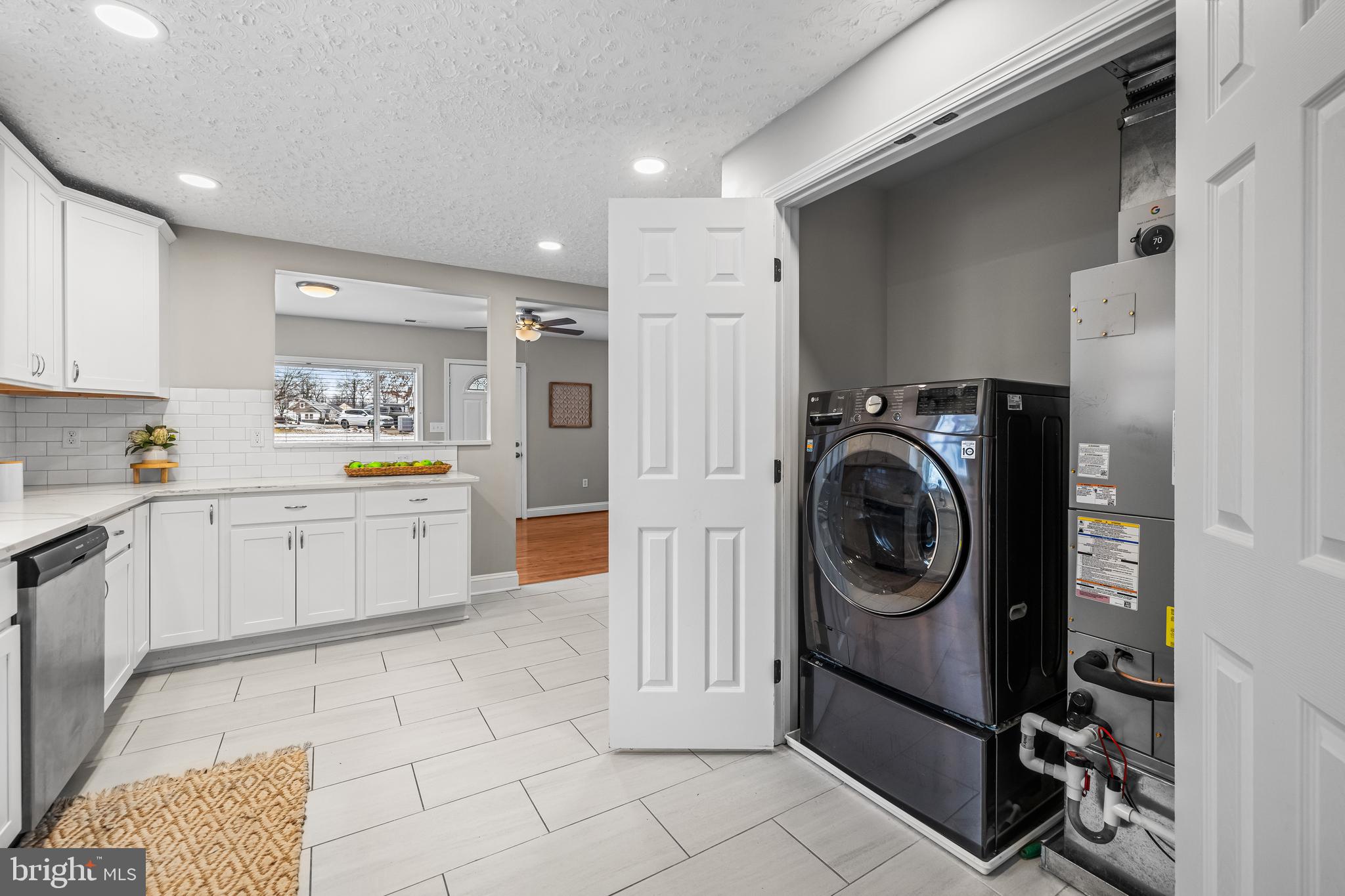 904 Oakleigh Beach Road Baltimore, MD 21222 - Photo 9 of 29 Laundry