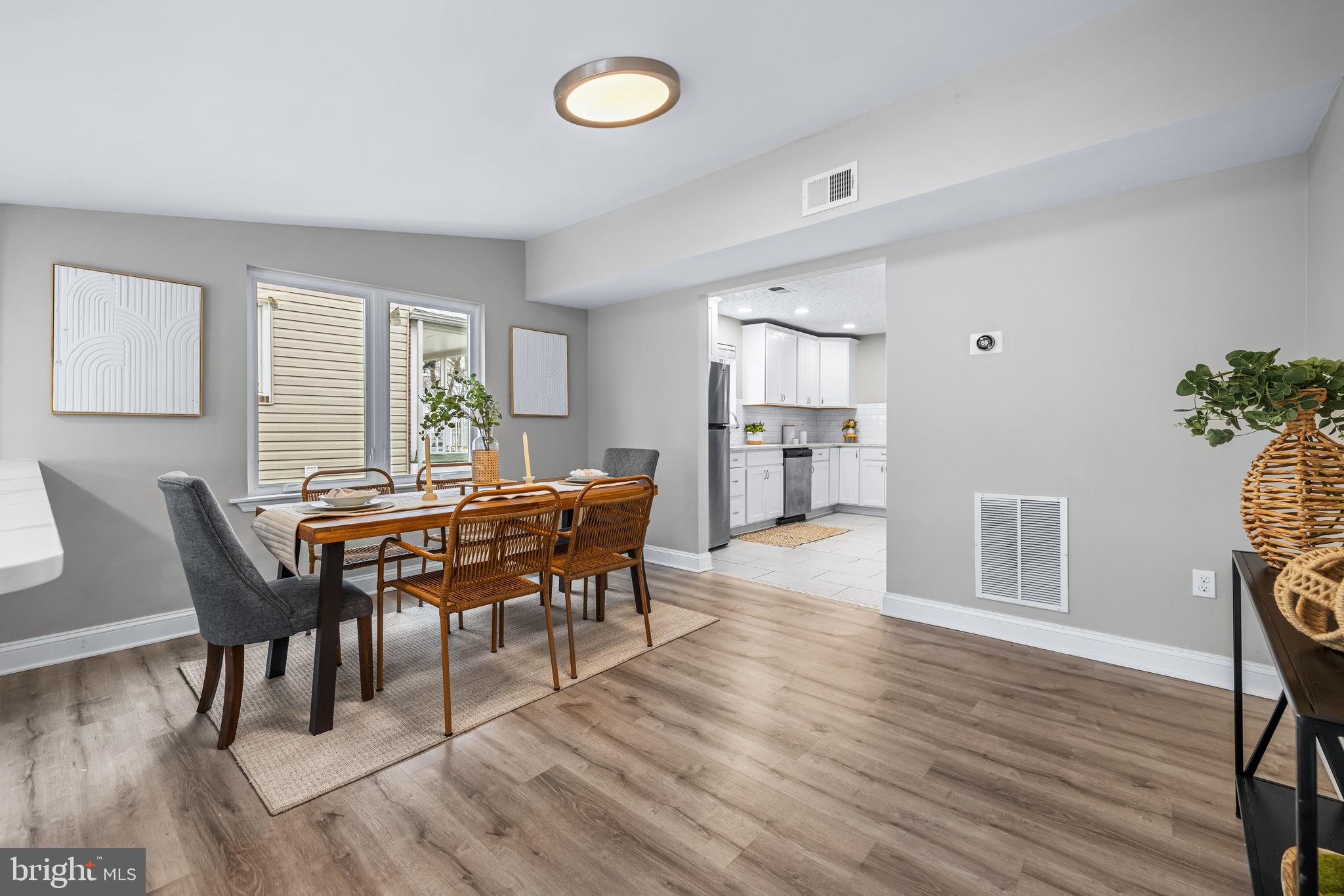 904 Oakleigh Beach Road Baltimore, MD 21222 - Photo 10 of 29 Dining Area
