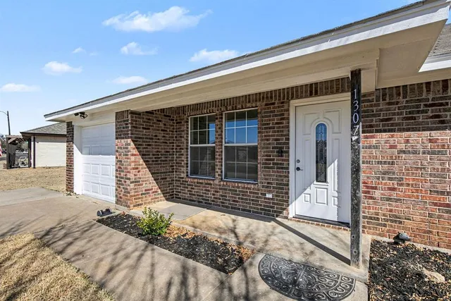 $1,750 | 1307 Lynnwood Drive, Cleburne, TX 76033