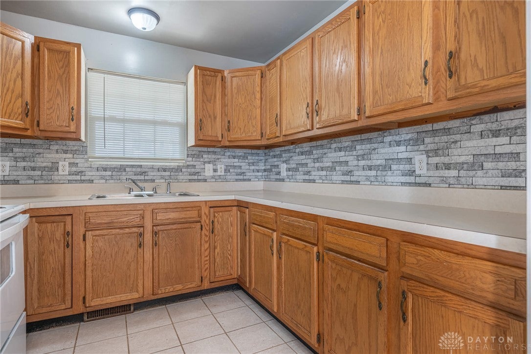1920 Rustic Road Dayton, OH 45406 - Photo 8 of 21 Gallery Image 8