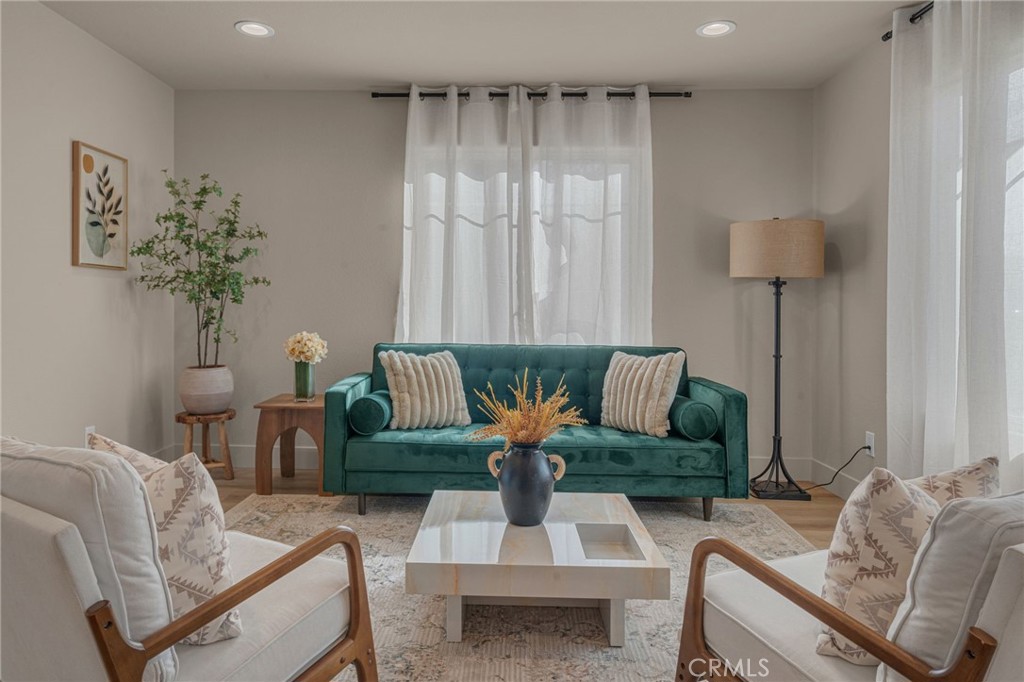 2057 Down Street Riverside, CA 92507 - Photo 4 of 52