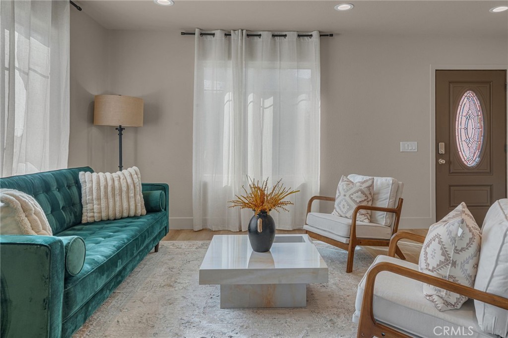 2057 Down Street Riverside, CA 92507 - Photo 6 of 52