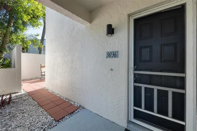 $294,500 | 3036 Kings Lake Boulevard, Unit 7564, Naples, FL 34112